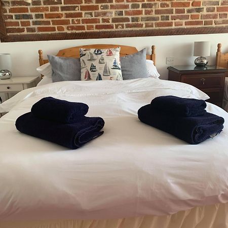 Ye Olde White Harte Hotel Burnham-on-Crouch Cameră foto